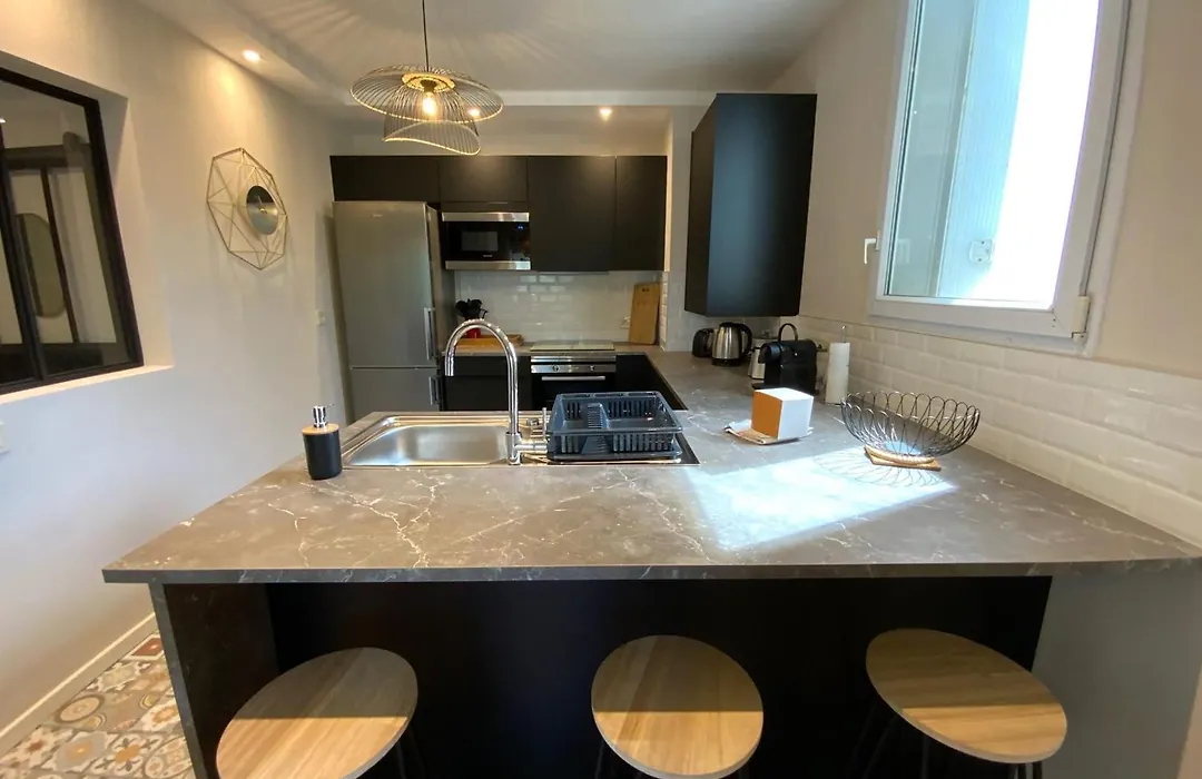 Aesthetics - 2 Bedrooms And Secure Parking!-1