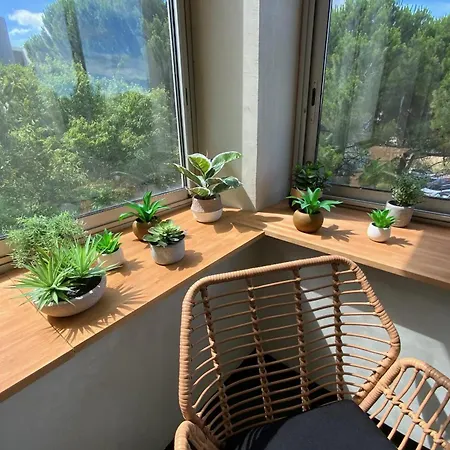 Aesthetics - 2 Bedrooms And Secure Parking!-2